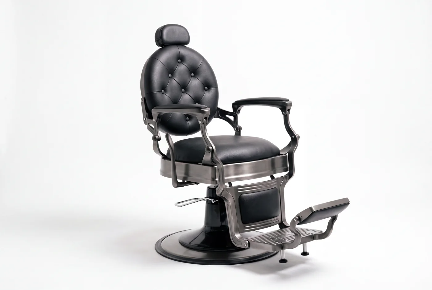 Der schwarze Barber-Stuhl im Studio.